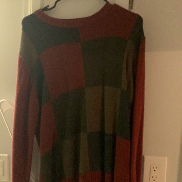 Sweater used a couple times but in good condition - Picture 1 of 2